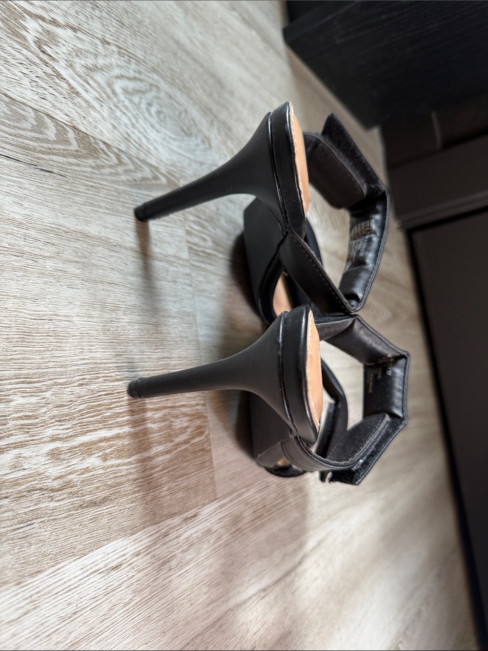 VELCRO SIZE 6.5 US BLACK HEELS STRAP - Picture 2 of 7